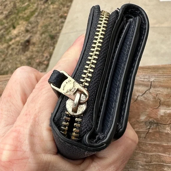 Coach Midnight Crossgrain Leather Vintage Wallet with zip inside pocket - Picture 8 of 11